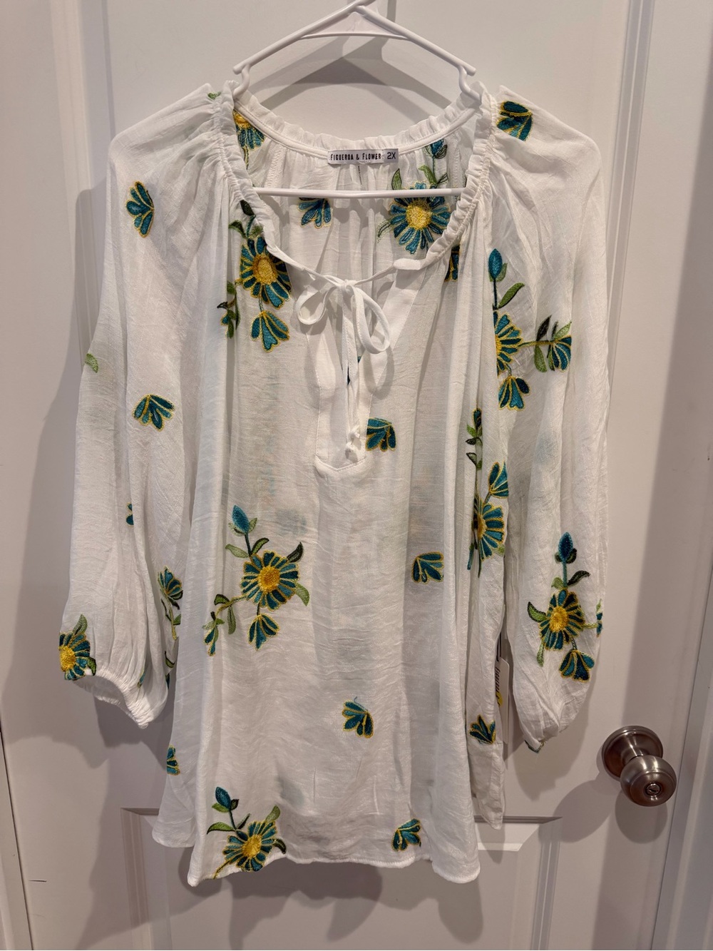 NWT Figueroa & Flower White Top with Floral Embroidery Size 2X